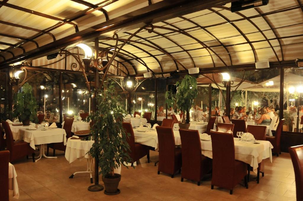 Les Pins Restaurant Et Chambre D'Hotes Силанс-ла Каскад Екстериор снимка