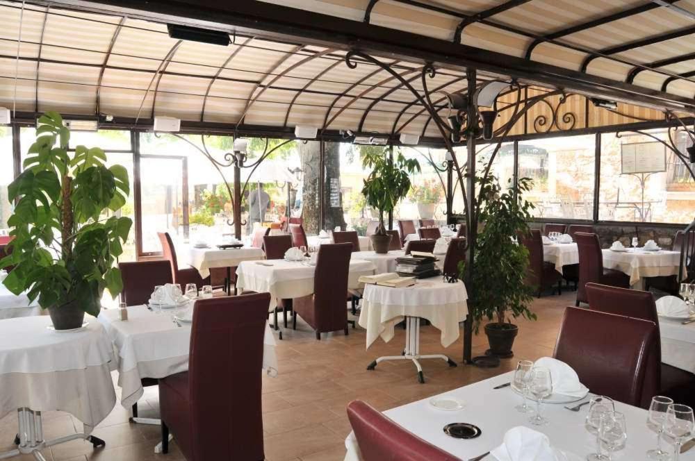 Les Pins Restaurant Et Chambre D'Hotes Силанс-ла Каскад Екстериор снимка