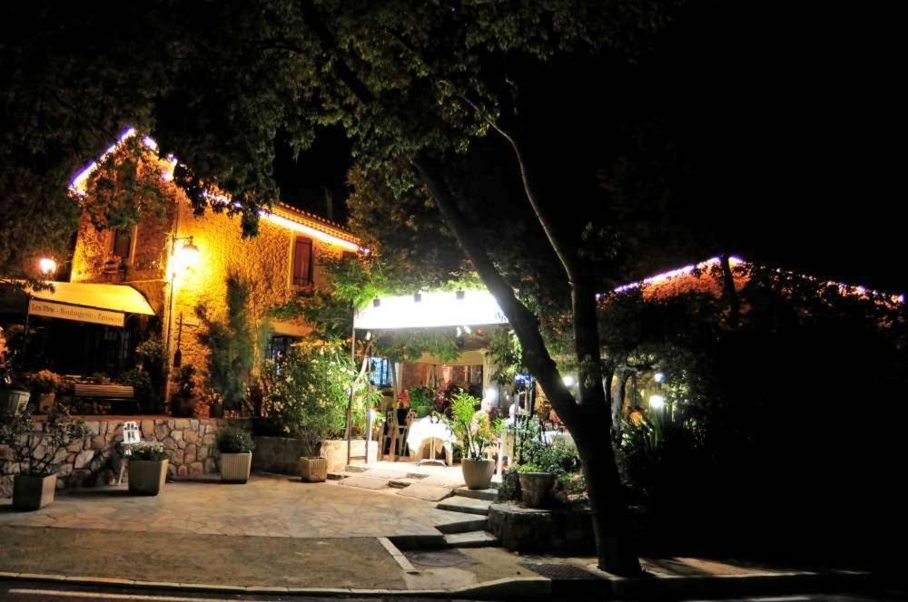 Les Pins Restaurant Et Chambre D'Hotes Силанс-ла Каскад Екстериор снимка