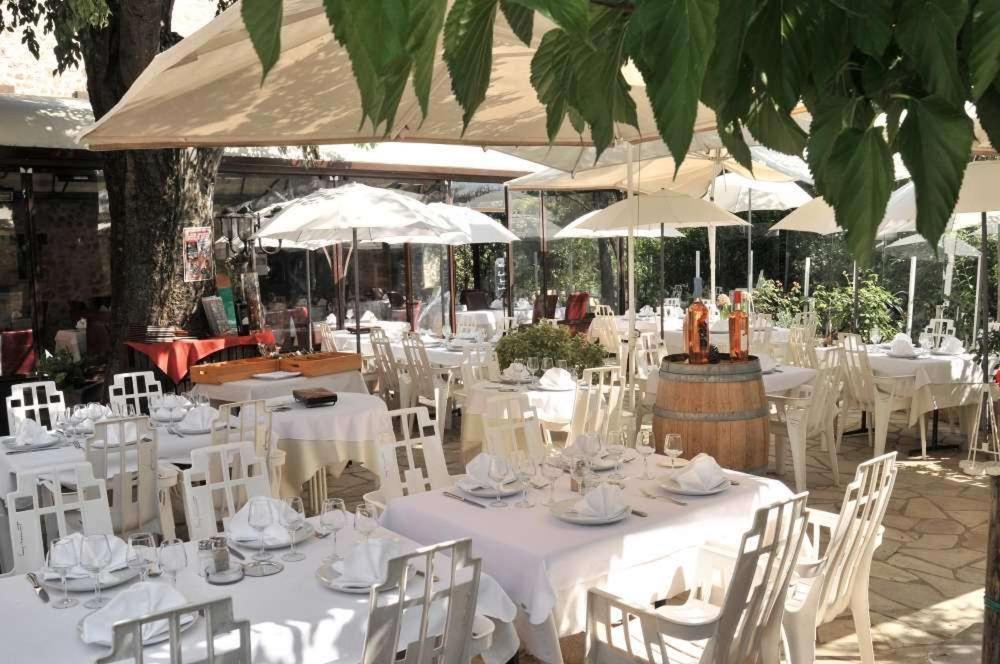 Les Pins Restaurant Et Chambre D'Hotes Силанс-ла Каскад Екстериор снимка