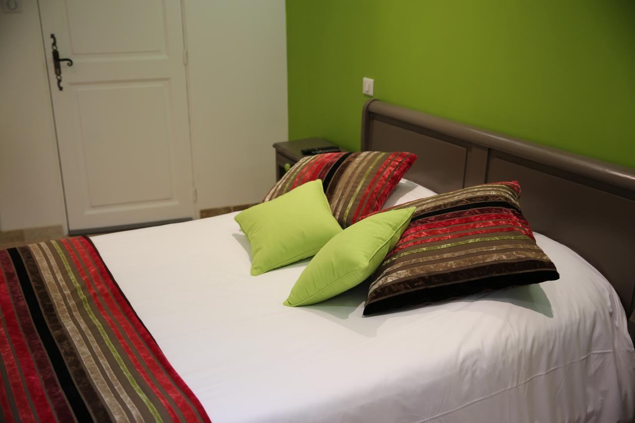 Les Pins Restaurant Et Chambre D'Hotes Силанс-ла Каскад Екстериор снимка