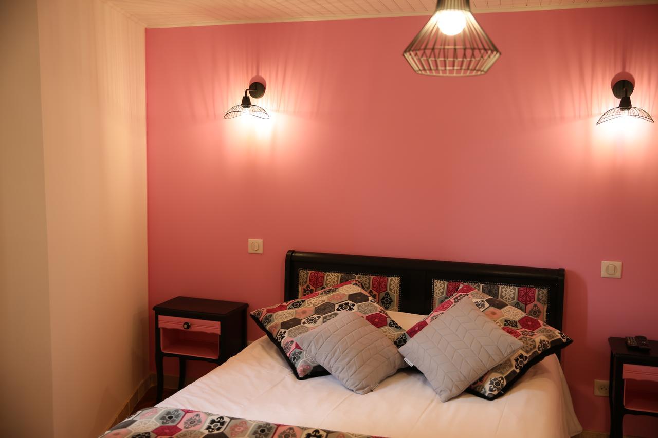 Les Pins Restaurant Et Chambre D'Hotes Силанс-ла Каскад Екстериор снимка